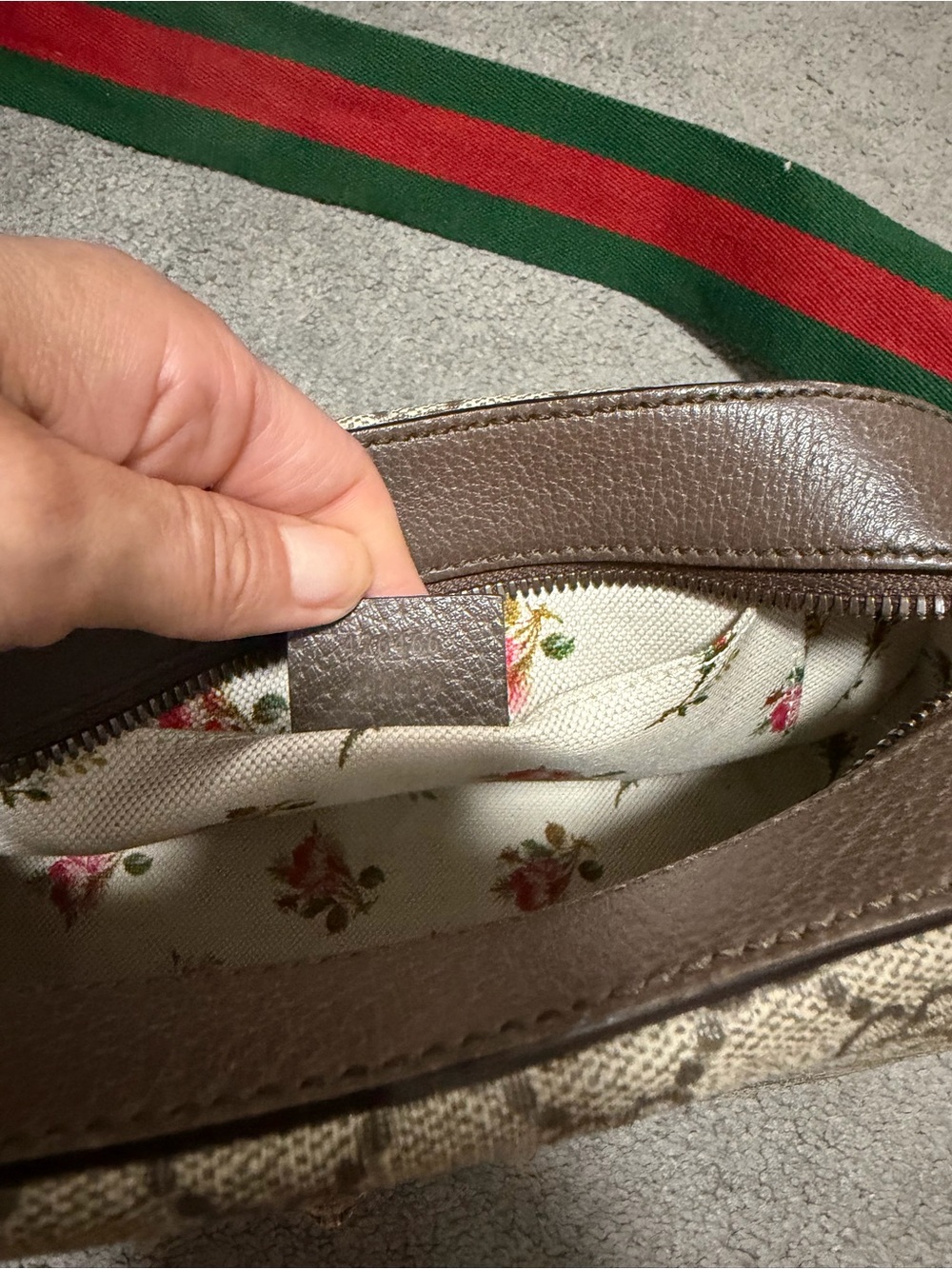 Gucci GG Supreme Canvas Crossbody with Green-Red Web Stripe - Picture 5 of 10